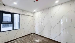 TƯỜNG CŨ XUỐNG CẤP NÊN LÀM GÌ? TẤM ỐP PVC CÓ PHẢI LỰA CHỌN PHÙ HỢP?