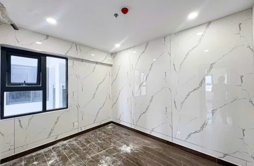 TƯỜNG CŨ XUỐNG CẤP NÊN LÀM GÌ? TẤM ỐP PVC CÓ PHẢI LỰA CHỌN PHÙ HỢP?